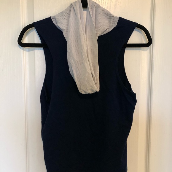 Fitigues Hooded Sleeveless Top - Picture 6 of 7